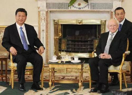 2014年,习近平主席同爱尔兰总统希金斯举行会谈,林超伦任翻译 2014年,习近平主席同爱尔兰总统希金斯举行会谈,林超伦任翻译
