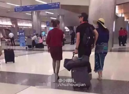 网友照片：话题多多的汪峰与章子怡在洛杉矶机场