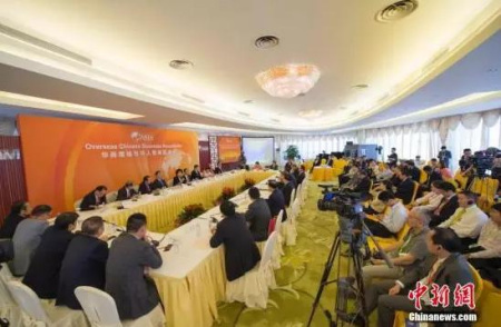 博鳌亚洲论坛2015年年会“华商领袖与华人智库圆桌会”聚焦“一带一路”。骆云飞 摄 博鳌亚洲论坛2015年年会“华商领袖与华人智库圆桌会”聚焦“一带一路”。骆云飞 摄