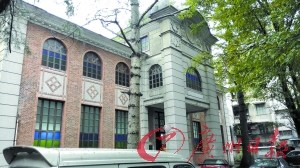 　　我国第一条民营铁路——新宁铁路车站旧址，该火车站旧址位于江门市区北街，是新宁铁路唯一保留下来的原址，里面有候客厅、站台等，保存完好。 　　该铁路于抗战期间，遭到日军轰炸，为阻止日军南侵，自行拆毁。