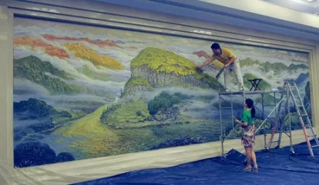 画家许世虎创作油画作品《碧水青山》。 <a target='_blank' href='http://www.chinanews.com/'>中新社</a>记者 周毅 摄 画家许世虎创作油画作品《碧水青山》。 <a target='_blank' href='http://www.chinanews.com/'>中新社</a>记者 周毅 摄