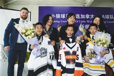 3月26日，3名中国小球员正式加盟多伦多冰球俱乐部。