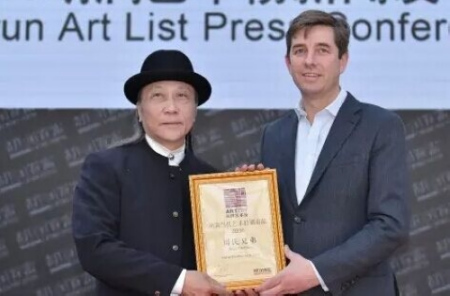 3月24日，胡润为周氏兄弟颁布当代艺术特别贡献奖