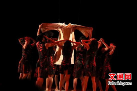 北京雷动天下现代舞团演出《初祭》