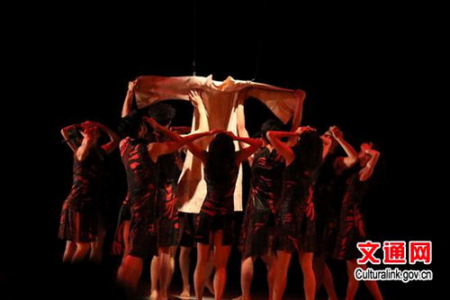北京雷动天下现代舞团演出《初祭》 北京雷动天下现代舞团演出《初祭》