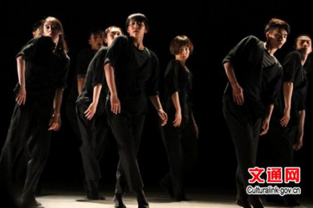 北京雷动天下现代舞团演出《圆》