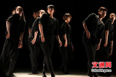 北京雷动天下现代舞团演出《圆》 北京雷动天下现代舞团演出《圆》