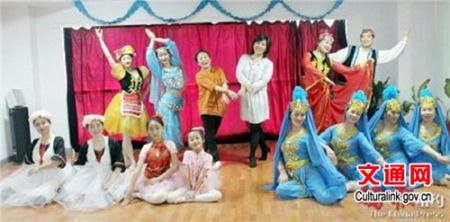 纽约中国京剧芭蕾舞团演出剧照(美国《侨报》) 纽约中国京剧芭蕾舞团演出剧照(美国《侨报》)