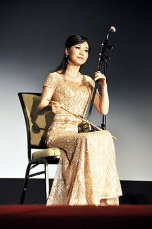 国家一级二胡演奏家张音悦协同朋友带来中国传统民乐演奏会(美国《侨报》/何心怡 摄) 国家一级二胡演奏家张音悦协同朋友带来中国传统民乐演奏会(美国《侨报》/何心怡 摄)