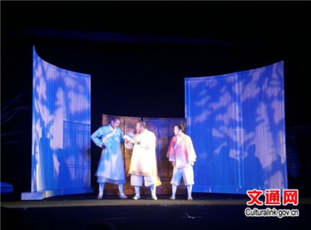《三个和尚》演出进行中(闫建武 摄) 《三个和尚》演出进行中(闫建武 摄)