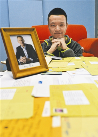 　杨恩皓收到了各国名人的回信 摄影记者 陶轲