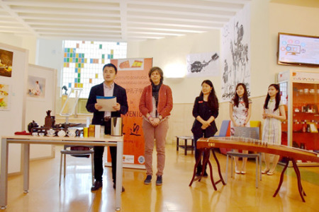 莱昂大学孔子学院第一届茶文化主题画展正式开幕(西班牙《欧华报》) 莱昂大学孔子学院第一届茶文化主题画展正式开幕(西班牙《欧华报》)