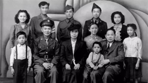 1946年，黄光大与妻子、妻弟和九个孩子。