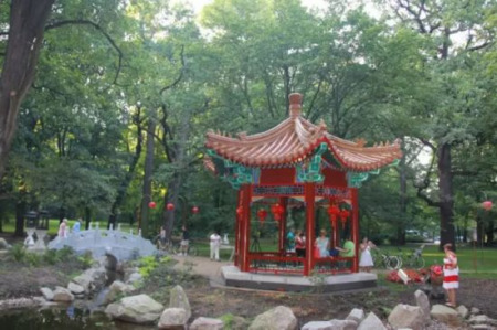 “中国大道”旁边的中国亭。 李增伟 摄 “中国大道”旁边的中国亭。 李增伟 摄