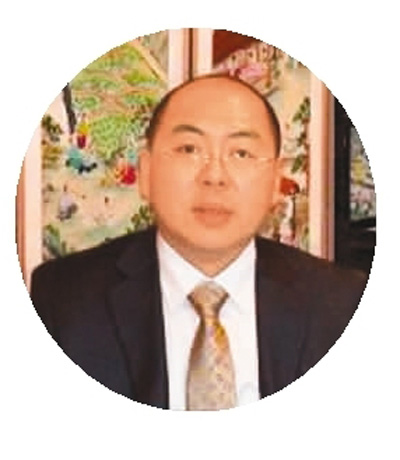 艾曙光: 2004年毕业于韩国国立首尔大学大众传媒专业。现任欧美同学会理事、欧美同学会朝韩分会副会长、欧美同学会海归创业学院导师。同时是韩中汇利投资顾问(北京)有限公司董事长、上海亚太影视公司副总裁。著有《40天穿越东南亚》。 艾曙光: 2004年毕业于韩国国立首尔大学大众传媒专业。现任欧美同学会理事、欧美同学会朝韩分会副会长、欧美同学会海归创业学院导师。同时是韩中汇利投资顾问(北京)有限公司董事长、上海亚太影视公司副总裁。著有《40天穿越东南亚》。