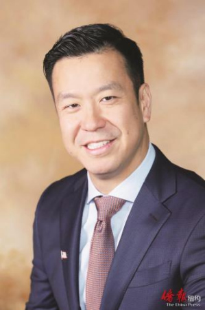 金门超市集团副总裁胡世远。(美国《侨报》) 金门超市集团副总裁胡世远。(美国《侨报》)