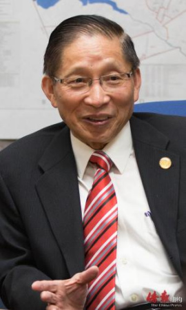 连续第四任期的西温莎薛信夫市长。(美国《侨报》) 连续第四任期的西温莎薛信夫市长。(美国《侨报》)