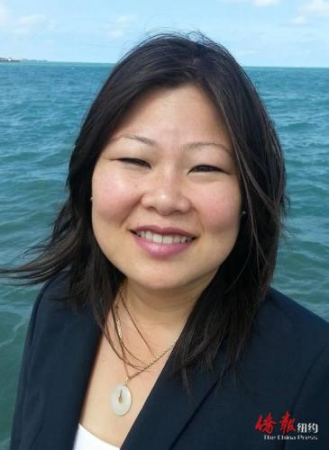 图为成功当选芝加哥大都会水资源回收局委员的冯妙燕。(美国《侨报》) 图为成功当选芝加哥大都会水资源回收局委员的冯妙燕。(美国《侨报》)
