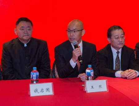 (图片说明:6月30日,在澳大利亚悉尼,悉尼中国和平统一促进会会长、澳洲维护和平与正义行动委员会主席王然(中)在媒体见面会上发言) (图片说明:6月30日,在澳大利亚悉尼,悉尼中国和平统一促进会会长、澳洲维护和平与正义行动委员会主席王然(中)在媒体见面会上发言)