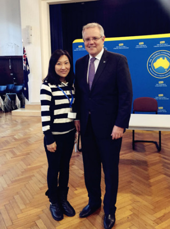 Serena与时任财政部部长莫里森（Scott Morrison）（右）。（澳洲网）