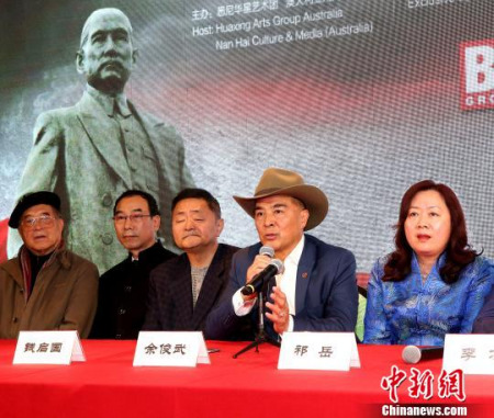 悉尼华星艺术团团长、澳华文联主席余俊武介绍大型史诗音乐会《孙中山》排演情况。(赖海隆 摄) 悉尼华星艺术团团长、澳华文联主席余俊武介绍大型史诗音乐会《孙中山》排演情况。(赖海隆 摄)
