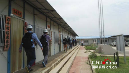 中国港湾朱巴机场改扩建项目部员工集中避险。 （汪日灯 摄）