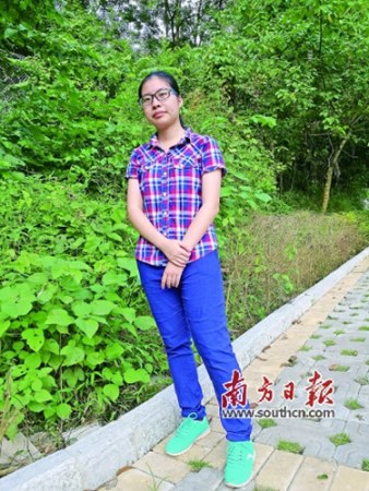 就读于宝安中学的黄业玲今年考出了653分的好成绩,她认为,读书是改变自己命运的事情。 就读于宝安中学的黄业玲今年考出了653分的好成绩,她认为,读书是改变自己命运的事情。
