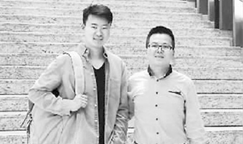 2016年6月，王杰希(左一)和他的合伙人相约在苏州诚品书店见面，也是他们敲定合作的时刻(受访者提供)