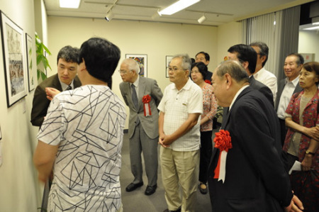 参观展览 参观展览