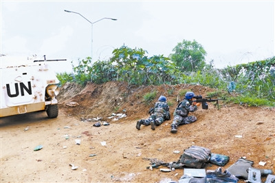 遇袭事件后,我维和步兵营官兵迅速增援,建立防线。付晓飞摄 遇袭事件后,我维和步兵营官兵迅速增援,建立防线。付晓飞摄