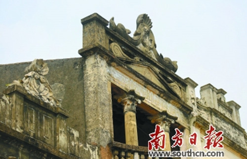 梅家大院里西洋建筑风格的老骑楼结构基本完好,电影《让子弹飞》在此取景。 梅家大院里西洋建筑风格的老骑楼结构基本完好,电影《让子弹飞》在此取景。