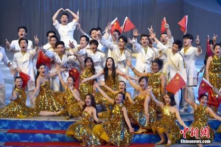 选手们在颁奖晚会现场演出。 <a target='_blank' href='http://www.chinanews.com/' >中新网</a>记者 金硕 摄 选手们在颁奖晚会现场演出。 <a target='_blank' href='http://www.chinanews.com/' >中新网</a>记者 金硕 摄