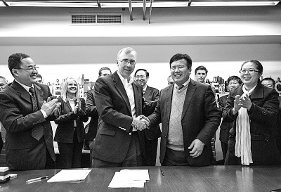 圣光集团与美国AMT公司签署了产品研发与销售合作协议。