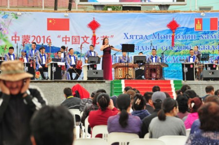两国艺术家在开幕式上演出 两国艺术家在开幕式上演出