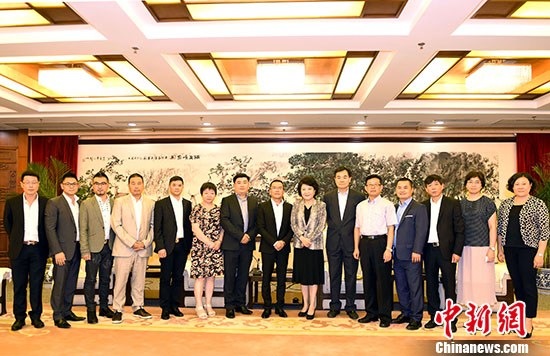 8月15日,中国国务院侨办主任裘援平在北京会见法国中法友谊互助协会一行。 <a target='_blank' href='http://www.chinanews.com/'>中新社</a>记者 张勤 摄 8月15日,中国国务院侨办主任裘援平在北京会见法国中法友谊互助协会一行。 <a target='_blank' href='http://www.chinanews.com/'>中新社</a>记者 张勤 摄