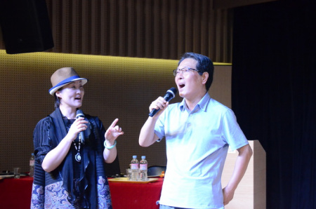 韩国观众主动要求与林平共同演唱《青藏高原》 韩国观众主动要求与林平共同演唱《青藏高原》