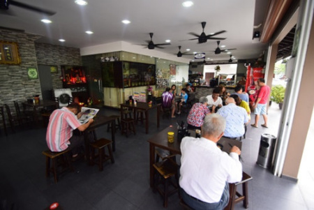 拉央拉央广发手工云吞面店除了是当地人解决早午餐的好去处，不少外地也常闻名而至，甚至已成当地地标。(马来西亚《星洲日报》)