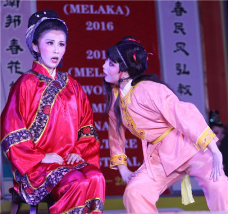 《三家福.送礼》又说又唱又演,这就是闽南传统艺术之美。 《三家福.送礼》又说又唱又演,这就是闽南传统艺术之美。