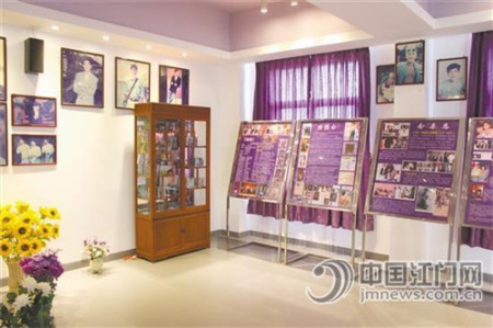 陈百强纪念馆内存放着陈百强历年的获奖奖牌、奖杯和代表唱片。
