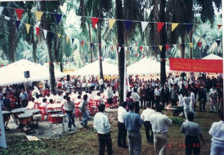 2002年1月22日古来分校举行新校舍动土礼。(马来西亚《星洲日报》)