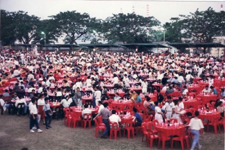 2000年8月校庆日，宽柔校友会主办的“一起回家，力创分校“的盛大场面。(马来西亚《星洲日报》)