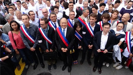 华人参政人员及法国地方政府代表出席集会支持华侨华人诉求。（《欧洲时报》/孔帆 摄）
