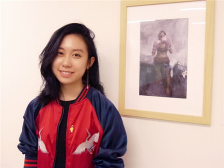 纽约长岛冷泉港高中学生徐一坤,与油画金奖作品《拳击手》。(美国《世界日报》/胡毓玲 摄) 纽约长岛冷泉港高中学生徐一坤,与油画金奖作品《拳击手》。(美国《世界日报》/胡毓玲 摄)