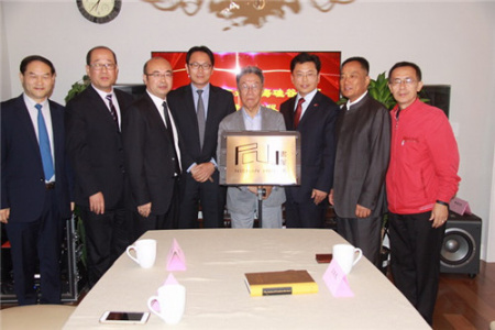 王蒙、任发强副总领事等嘉宾为硅谷尼山书屋揭牌。 王蒙、任发强副总领事等嘉宾为硅谷尼山书屋揭牌。