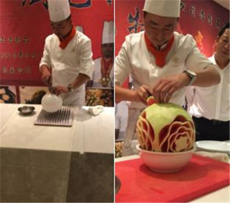 来自中国江苏镇江的淮扬菜厨艺大师现场展示了精彩绝伦的刀工技艺。