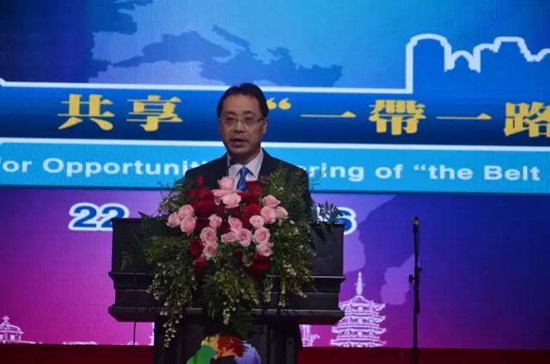 中国海外交流协会联络部副部长朱柳勉励海外华裔青年一代,多与祖(籍)国联系,担当“民间大使”,让海外华社和当地民众更好地感知中国,拉近感情,传播中国好声音,讲述中国好故事,从而促进中国与所在国之间的民间友好。 中国海外交流协会联络部副部长朱柳勉励海外华裔青年一代,多与祖(籍)国联系,担当“民间大使”,让海外华社和当地民众更好地感知中国,拉近感情,传播中国好声音,讲述中国好故事,从而促进中国与所在国之间的民间友好。