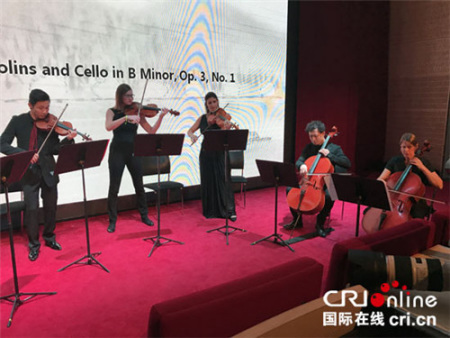 ONE®组合的中外艺术家共同演出 ONE®组合的中外艺术家共同演出