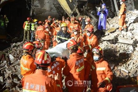 救援现场。浙江日报记者/胡元勇 通讯员/余根玲 摄