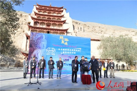 这是敦煌莫高窟首次对外开放以摄影创作为目的的实景拍摄与艺术创作。(郭颂霞 摄) 这是敦煌莫高窟首次对外开放以摄影创作为目的的实景拍摄与艺术创作。(郭颂霞 摄)
