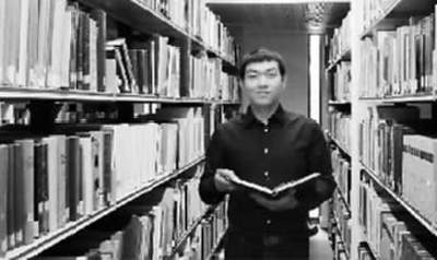 回国后，彭逸豪为了实现律师梦想，经常到图书馆进修。 　　（受访者提供） 